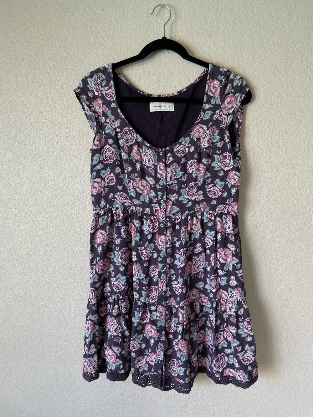 Abercrombie Women’s M Floral Mini Dress Dusty Purple Mauve Crochet Trim
